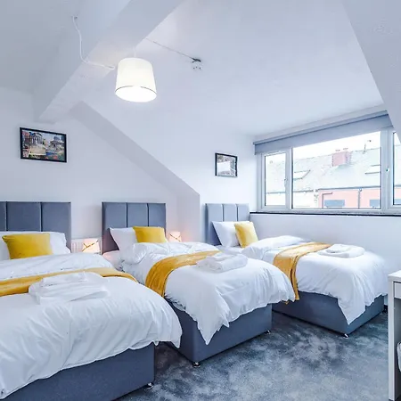 Spacious 5 Bedroom House Near Centre Sleeps 12 Suits Contractors With Free Parking * Лидс
