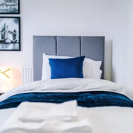 Spacious 5 Bedroom House Near Centre Sleeps 12 Suits Contractors With Free Parking Дом отдыха Лидс