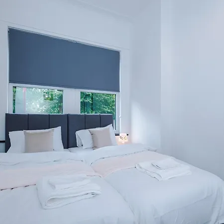 Spacious 5 Bedroom House Near Centre Sleeps 12 Suits Contractors With Free Parking