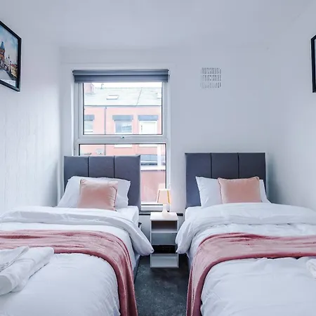 Spacious 5 Bedroom House Near Centre Sleeps 12 Suits Contractors With Free Parking