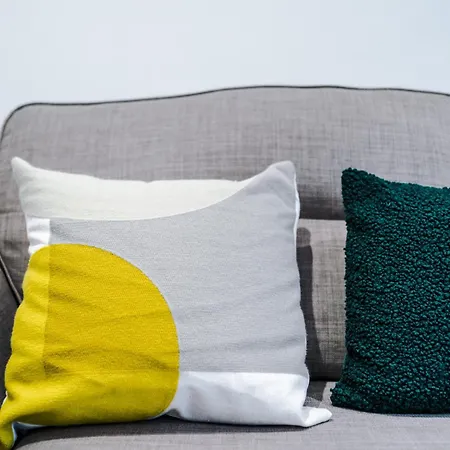 Spacious 5 Bedroom House Near Centre Sleeps 12 Suits Contractors With Free Parking * Λιντς