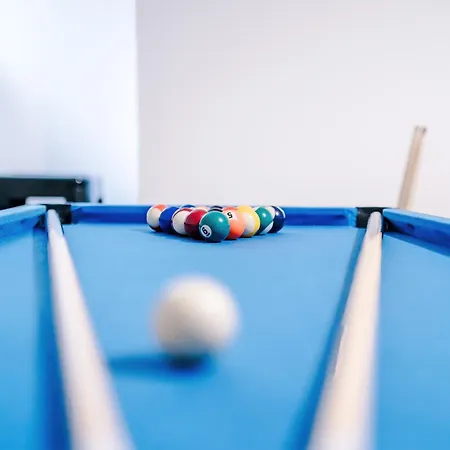 Spacious 5 Bedroom House Near Centre Sleeps 12 Suits Contractors With Free Parking Λιντς