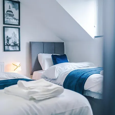 Spacious 5 Bedroom House Near Centre Sleeps 12 Suits Contractors With Free Parking Hébergement de vacances Leeds (West Yorkshire)