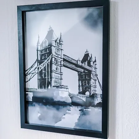 Spacious 5 Bedroom House Near Centre Sleeps 12 Suits Contractors With Free Parking Σπίτι διακοπών