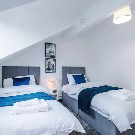 Spacious 5 Bedroom House Near Centre Sleeps 12 Suits Contractors With Free Parking