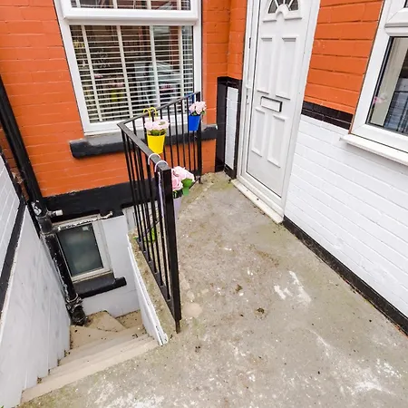 Spacious 5 Bedroom House Near Centre Sleeps 12 Suits Contractors With Free Parking Hébergement de vacances Leeds (West Yorkshire)