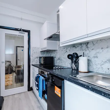 Σπίτι διακοπών Spacious 5 Bedroom House Near Centre Sleeps 12 Suits Contractors With Free Parking *