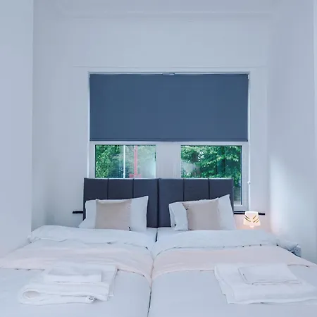 Holiday home Spacious 5 Bedroom House Near Centre Sleeps 12 Suits Contractors With Free Parking *