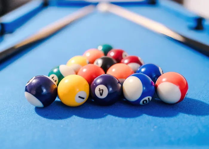 Spacious 5 Bedroom House Near Centre Sleeps 12 Suits Contractors With Free Parking بيت للعطل ليدز