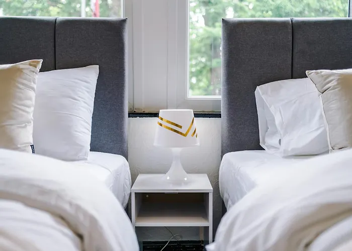 بيت للعطل Spacious 5 Bedroom House Near Centre Sleeps 12 Suits Contractors With Free Parking