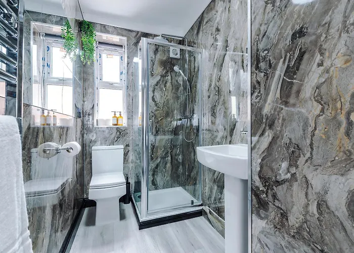 Σπίτι διακοπών Spacious 5 Bedroom House Near Centre Sleeps 12 Suits Contractors With Free Parking Λιντς