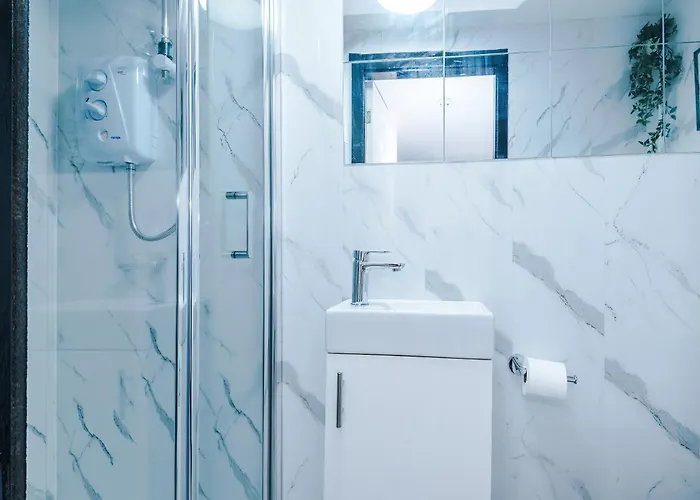 Σπίτι διακοπών Spacious 5 Bedroom House Near Centre Sleeps 12 Suits Contractors With Free Parking