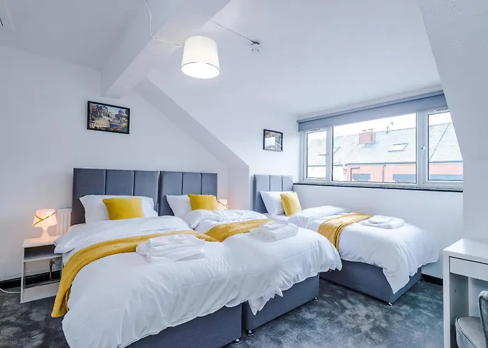 Spacious 5 Bedroom House Near Centre Sleeps 12 Suits Contractors With Free Parking Σπίτι διακοπών *