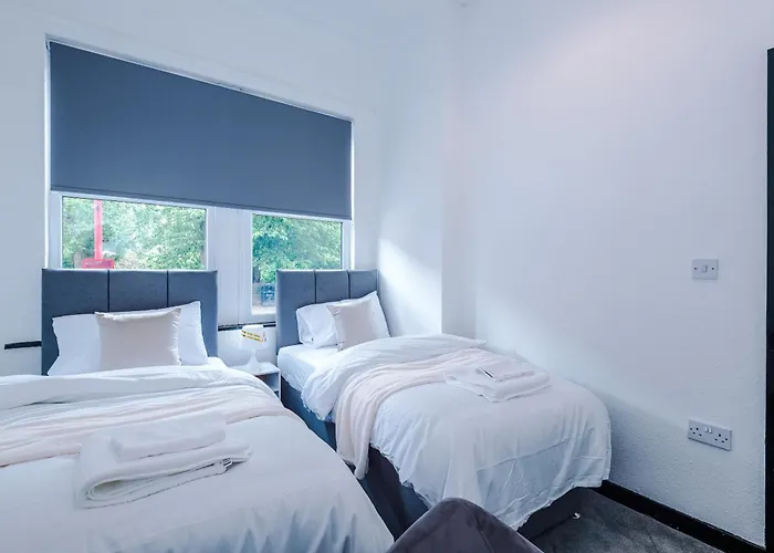 بيت للعطل Spacious 5 Bedroom House Near Centre Sleeps 12 Suits Contractors With Free Parking *