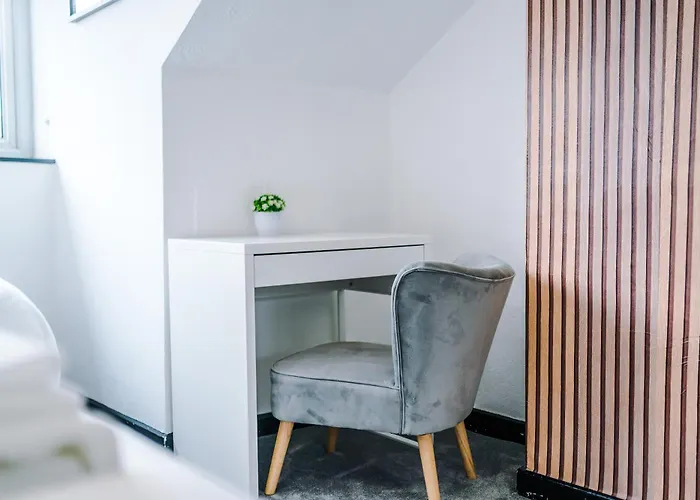 Spacious 5 Bedroom House Near Centre Sleeps 12 Suits Contractors With Free Parking