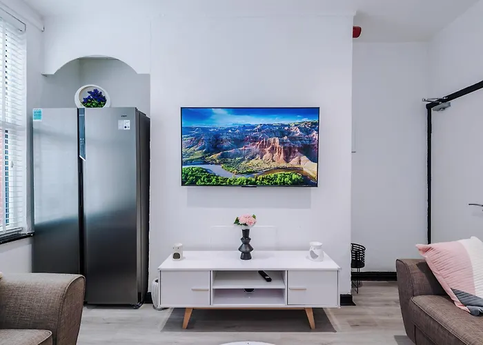 Spacious 5 Bedroom House Near Centre Sleeps 12 Suits Contractors With Free Parking Σπίτι διακοπών