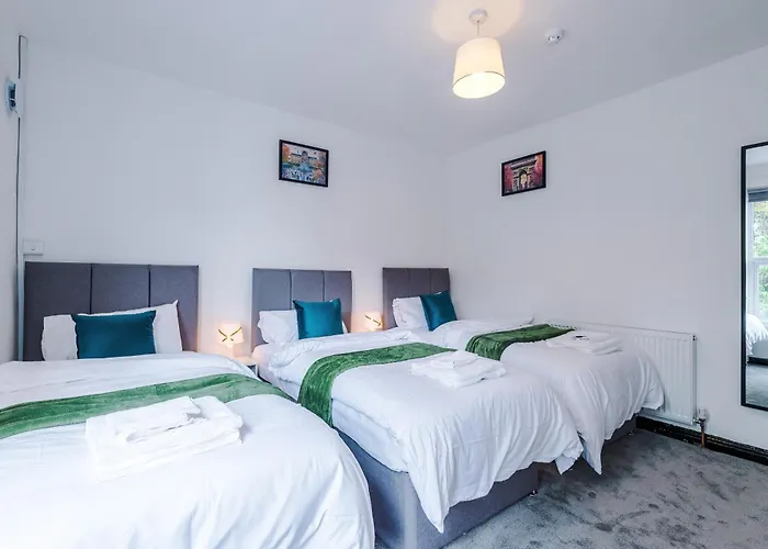 Spacious 5 Bedroom House Near Centre Sleeps 12 Suits Contractors With Free Parking Σπίτι διακοπών