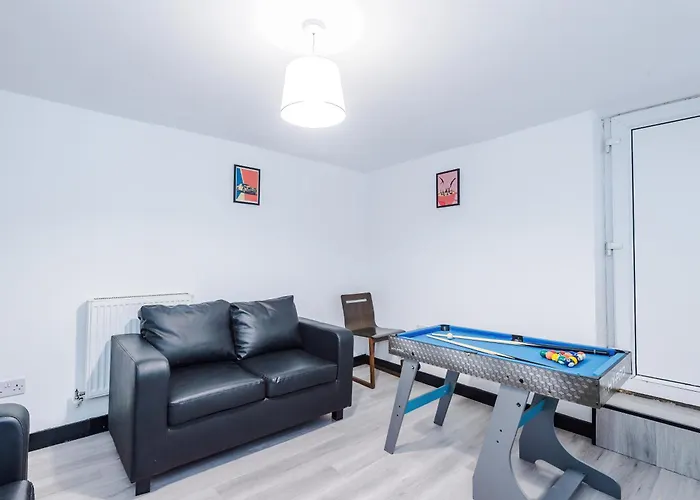 Σπίτι διακοπών Spacious 5 Bedroom House Near Centre Sleeps 12 Suits Contractors With Free Parking *