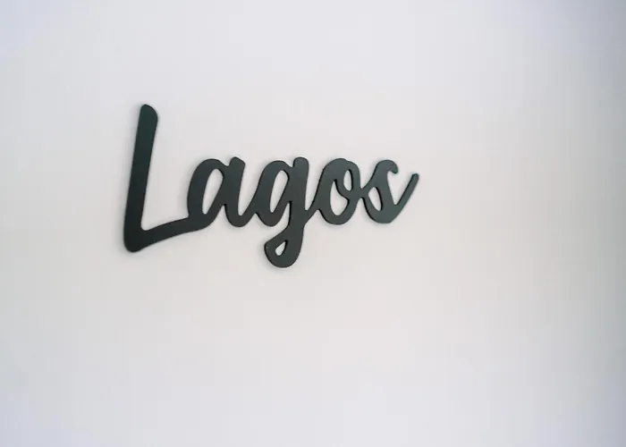 Spacious 5 Bedroom House Near Centre Sleeps 12 Suits Contractors With Free Parking بيت للعطل *