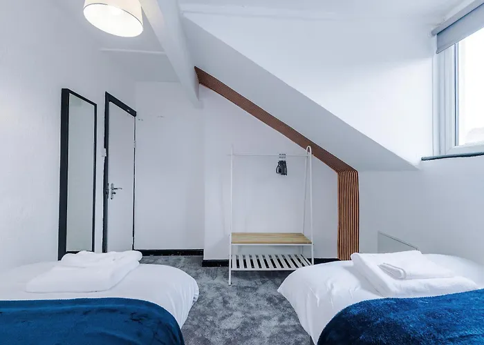 Spacious 5 Bedroom House Near Centre Sleeps 12 Suits Contractors With Free Parking Σπίτι διακοπών