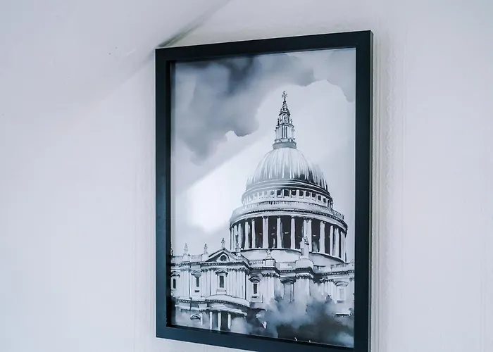 Spacious 5 Bedroom House Near Centre Sleeps 12 Suits Contractors With Free Parking *