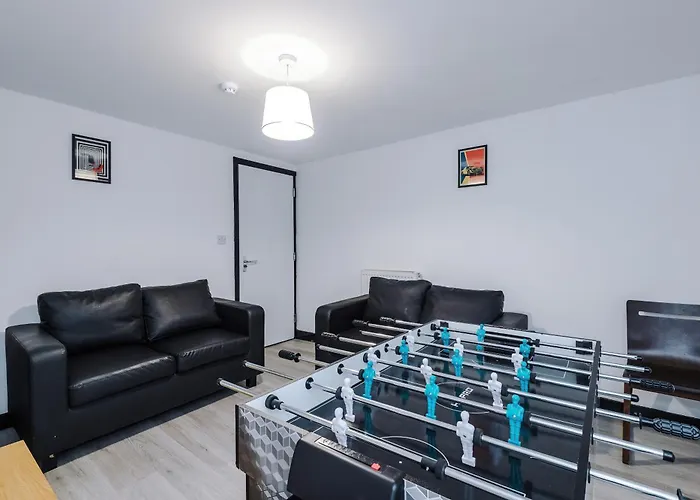 Spacious 5 Bedroom House Near Centre Sleeps 12 Suits Contractors With Free Parking Σπίτι διακοπών *