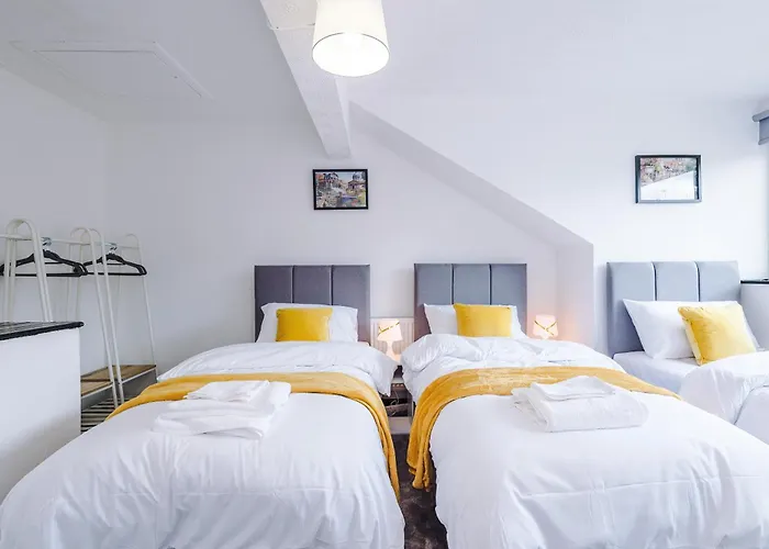 Spacious 5 Bedroom House Near Centre Sleeps 12 Suits Contractors With Free Parking Σπίτι διακοπών