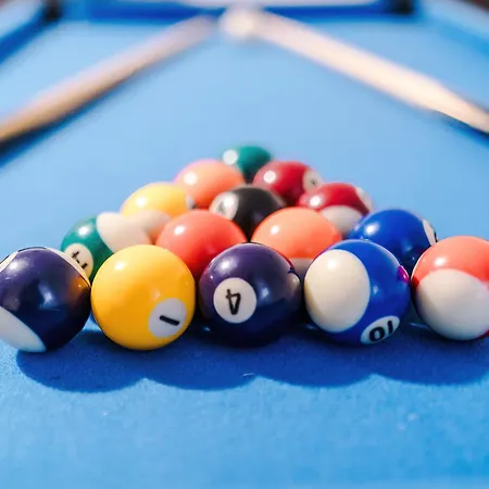 Spacious 5 Bedroom House Near Centre Sleeps 12 Suits Contractors With Free Parking Holiday home Leeds (West Yorkshire)