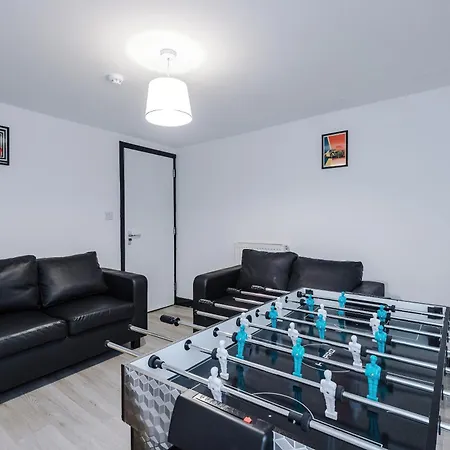 Spacious 5 Bedroom House Near Centre Sleeps 12 Suits Contractors With Free Parking Nyaraló *