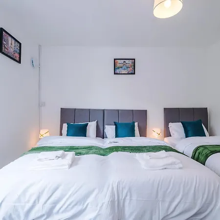 Nyaraló Spacious 5 Bedroom House Near Centre Sleeps 12 Suits Contractors With Free Parking *