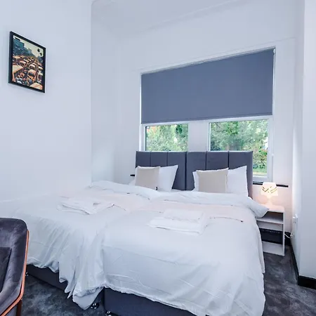 Nyaraló Spacious 5 Bedroom House Near Centre Sleeps 12 Suits Contractors With Free Parking Leeds