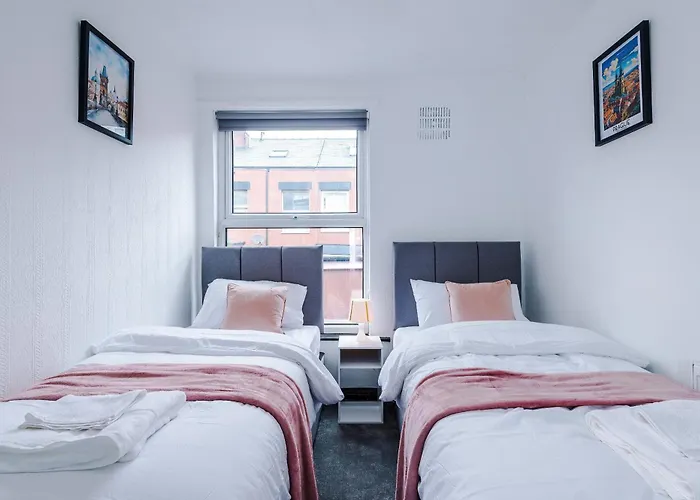 Spacious 5 Bedroom House Near Centre Sleeps 12 Suits Contractors With Free Parking