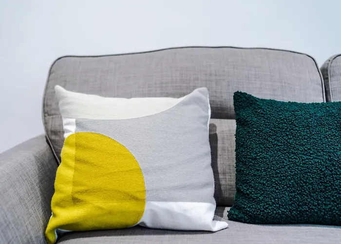 Spacious 5 Bedroom House Near Centre Sleeps 12 Suits Contractors With Free Parking * Leeds (West Yorkshire)