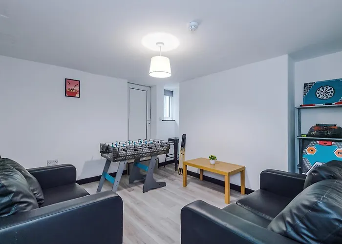 Spacious 5 Bedroom House Near Centre Sleeps 12 Suits Contractors With Free Parking Holiday home Leeds (West Yorkshire)