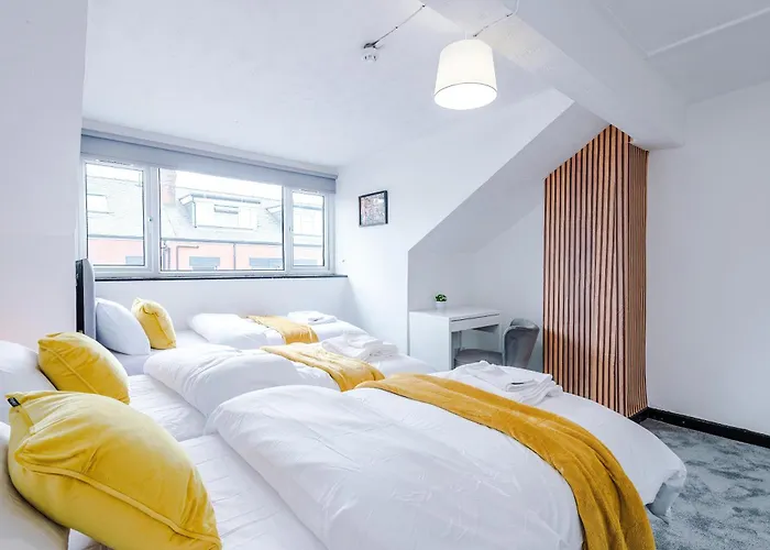 Holiday home Spacious 5 Bedroom House Near Centre Sleeps 12 Suits Contractors With Free Parking Leeds (West Yorkshire)