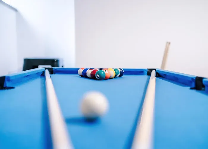 Spacious 5 Bedroom House Near Centre Sleeps 12 Suits Contractors With Free Parking Leeds (West Yorkshire)