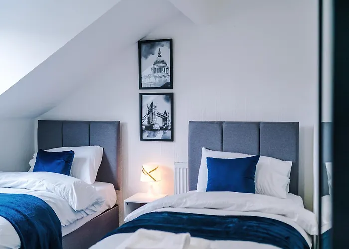 Spacious 5 Bedroom House Near Centre Sleeps 12 Suits Contractors With Free Parking * Leeds (West Yorkshire)