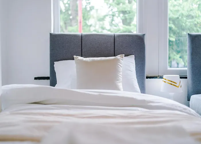 Spacious 5 Bedroom House Near Centre Sleeps 12 Suits Contractors With Free Parking Holiday home Leeds (West Yorkshire)