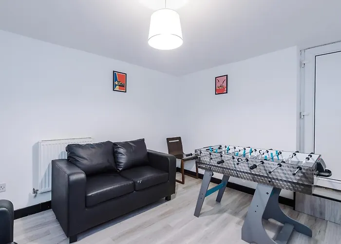 Spacious 5 Bedroom House Near Centre Sleeps 12 Suits Contractors With Free Parking Holiday home Leeds (West Yorkshire)