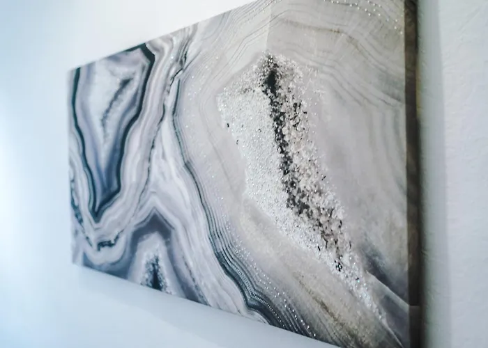 Spacious 5 Bedroom House Near Centre Sleeps 12 Suits Contractors With Free Parking * Leeds (West Yorkshire)