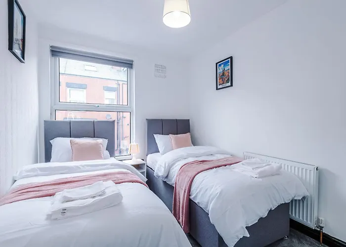 Spacious 5 Bedroom House Near Centre Sleeps 12 Suits Contractors With Free Parking Leeds (West Yorkshire)